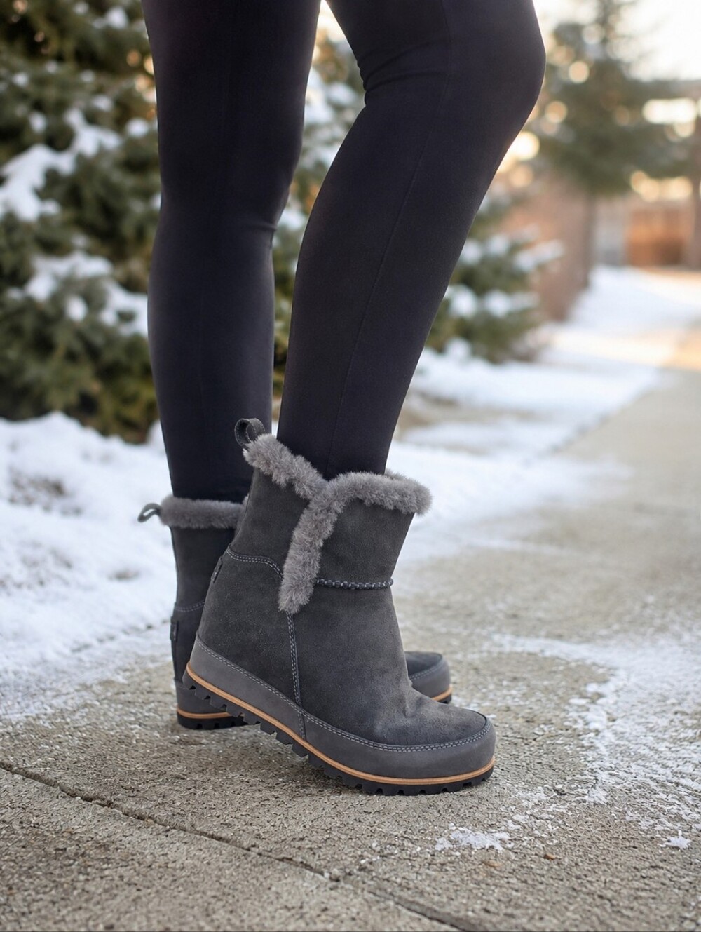 UGG Malvella Wedge Boots Size 8.5 NEW